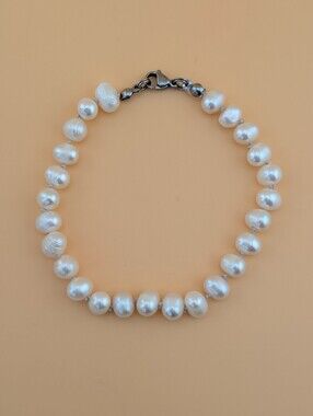 NWT Genuine Freshwater Pearl Hand Knotted Silk Bracelet